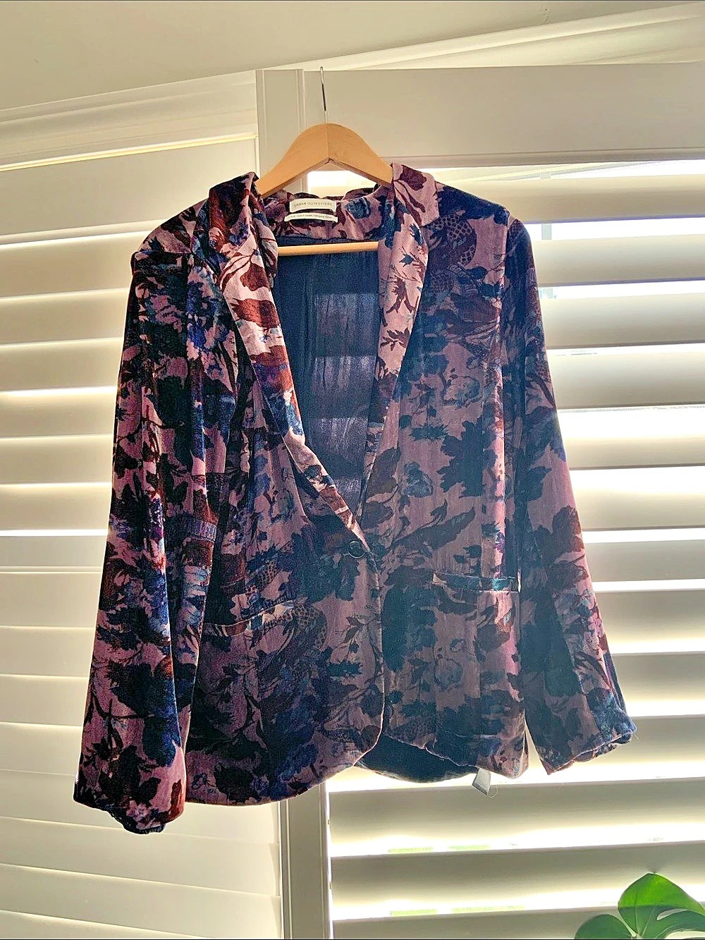 Urban Outfitters Floral Blazer in Purple & Black Size Large Like New